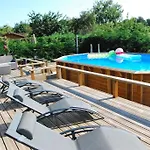Spacious House For 6 People With A Swimming Pool *