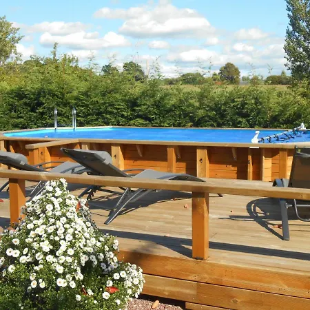 펜션 Spacious House For 6 People With A Swimming Pool *