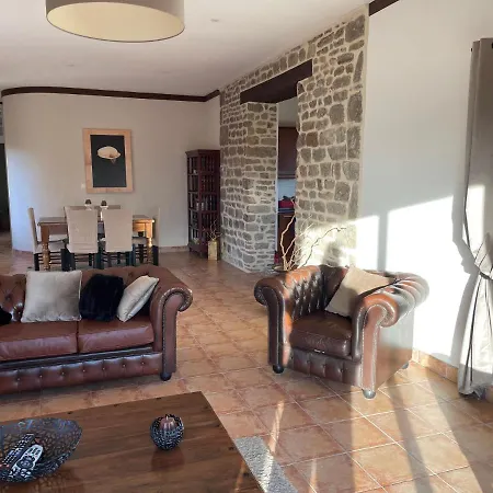 Spacious House For 6 People With A Swimming Pool