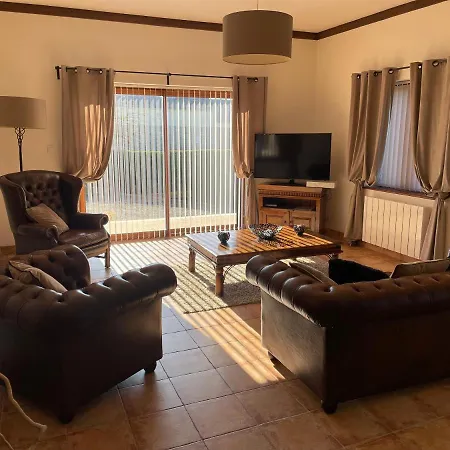 펜션 Spacious House For 6 People With A Swimming Pool