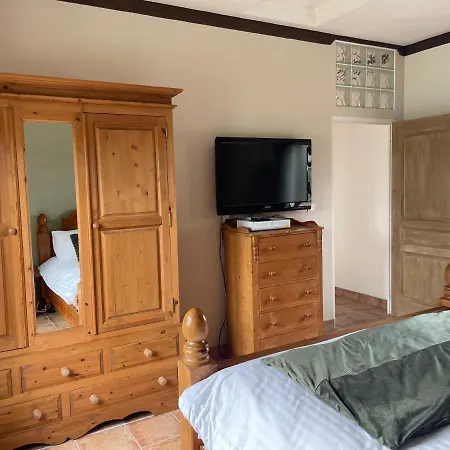 Spacious House For 6 People With A Swimming Pool