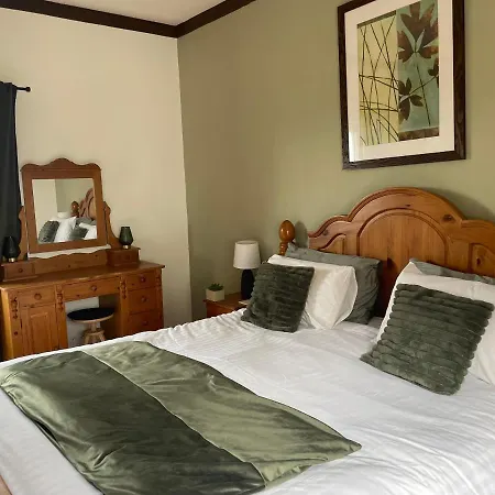 Spacious House For 6 People With A Swimming Pool 펜션 *