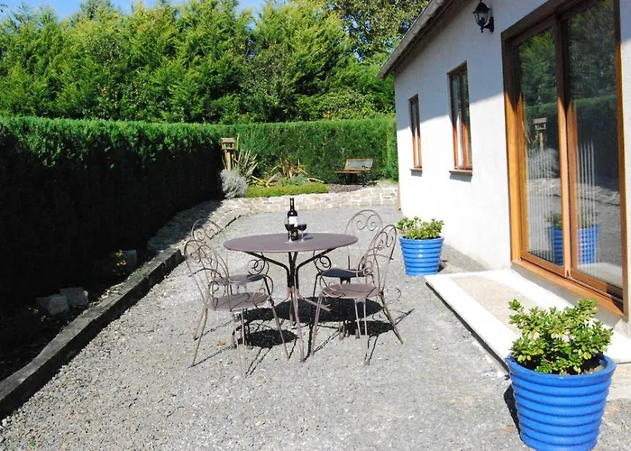 Spacious House For 6 People With A Swimming Pool Chalandrey