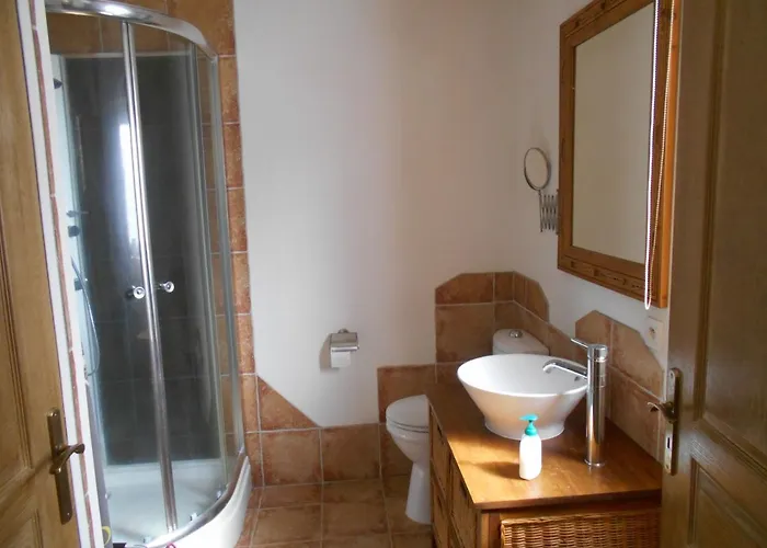 Ferienhaus Spacious House For 6 People With A Swimming Pool Chalandrey