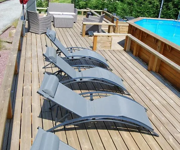 Spacious House For 6 People With A Swimming Pool